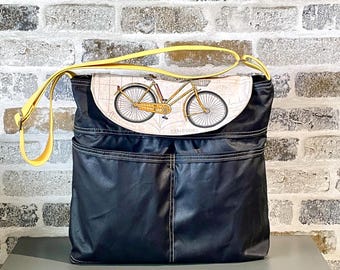 Borsa a tracolla in tela cerata nera: borsa a tracolla vegana, ultimo pezzo disponibile.