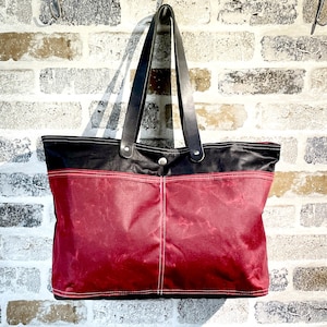 LISTO PARA ENVIAR Bolso bandolera de piel burdeos y negra Bolso tote mediano de lona encerada con bolsillos delanteros Bolso de diario, Regalo para Navidad Ikabags