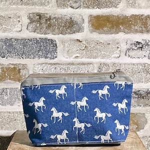 Bolsas con cremallera para tejer y hacer crochet en gris de HORSES. Bolsa multiusos de lona encerada, bolsa de regalo de viaje, almacenamiento de cosméticos, regalo para ella, regalo para esposa.