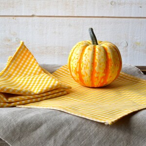 Set of 2 Vintage Cotton napkins, Yellow Gingham Table Napkins, Rustic picnic napkins, Sustainable and eco-friendly cotton Retro napkins