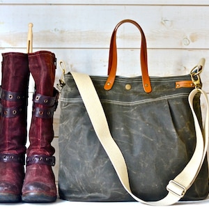 Military canvas tote bag in Khaki Green, Waxed Canvas Crossbody bag, Zippered pocket bag, Leather strap diaper bag