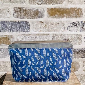 PLUMA Gris Bolsas con cremallera para tejer y crochet Bolsa de lona encerada, Bolsa de viaje, Almacenamiento de cosméticos, Regalo para ella, Regalo para esposa, Regalo para papá
