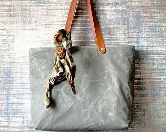 Waxed Canvas Tote Bag: Minimalist Shoulder Bag with Leather Straps