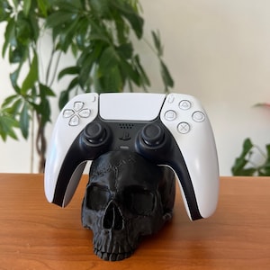 Soporte de calavera para mando | Soporte para joystick de PS5, PS4 y Xbox | Calavera impresa en 3D | Decoración para sala de juegos | Regalo para gamers nerd