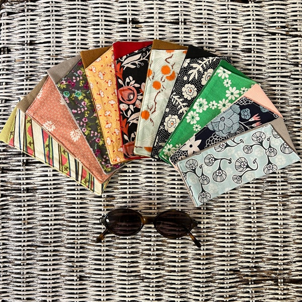 SM. Small Calico Prints Fabric Reading Glasses Pouch, Small Eyeglasses Case, Reader's Pouch, Gift for Girlfriend, Grandma, Sister, Mother
