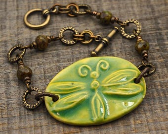 Light green dragonfly bracelet, brass and faceted green glass beads, 8 inches long