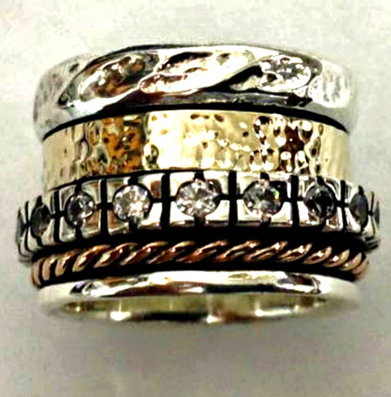 Elegant spinner ring