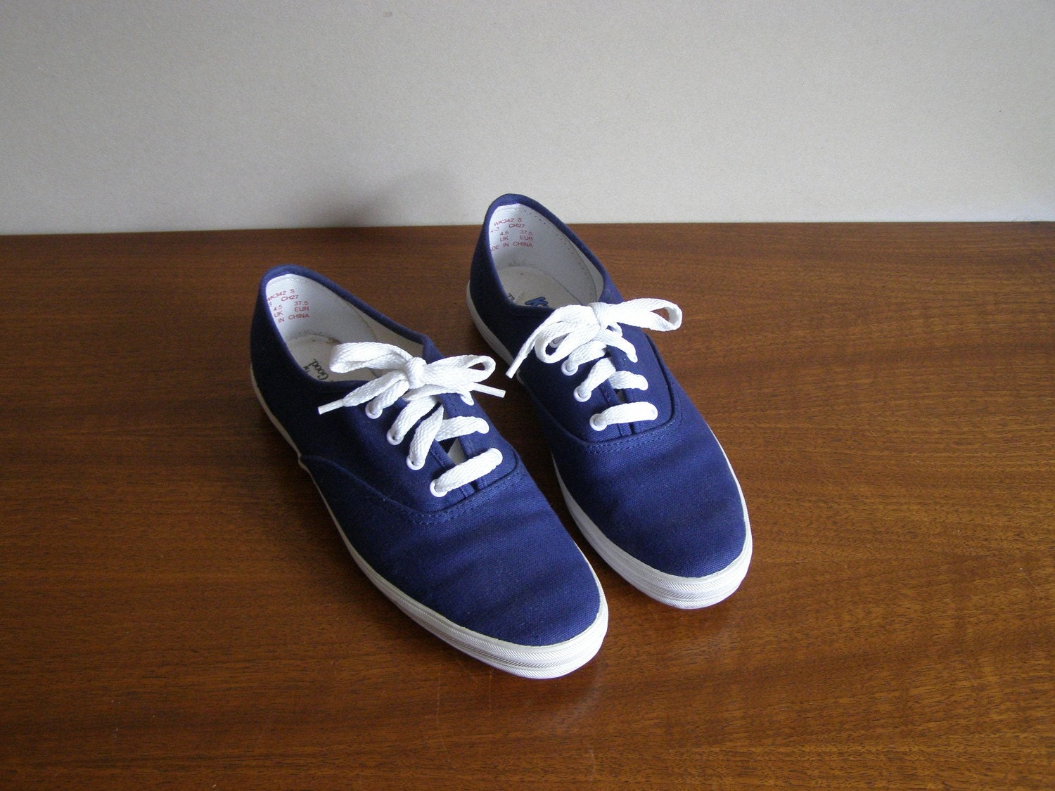 old navy white canvas sneakers