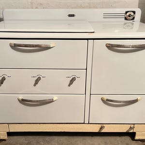 Vintage / Antique UNITED STOVE Co SAVOIL Enameled Six Burner Kerosene Stove - Kitchen Appliance Collectors for Restoration / Store Fixture