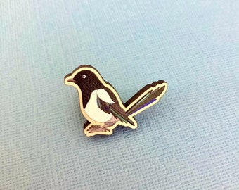 Little wooden magpie pin badge