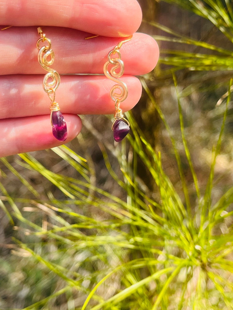 Hammered spiral gold earrings with purple fluorite image 3