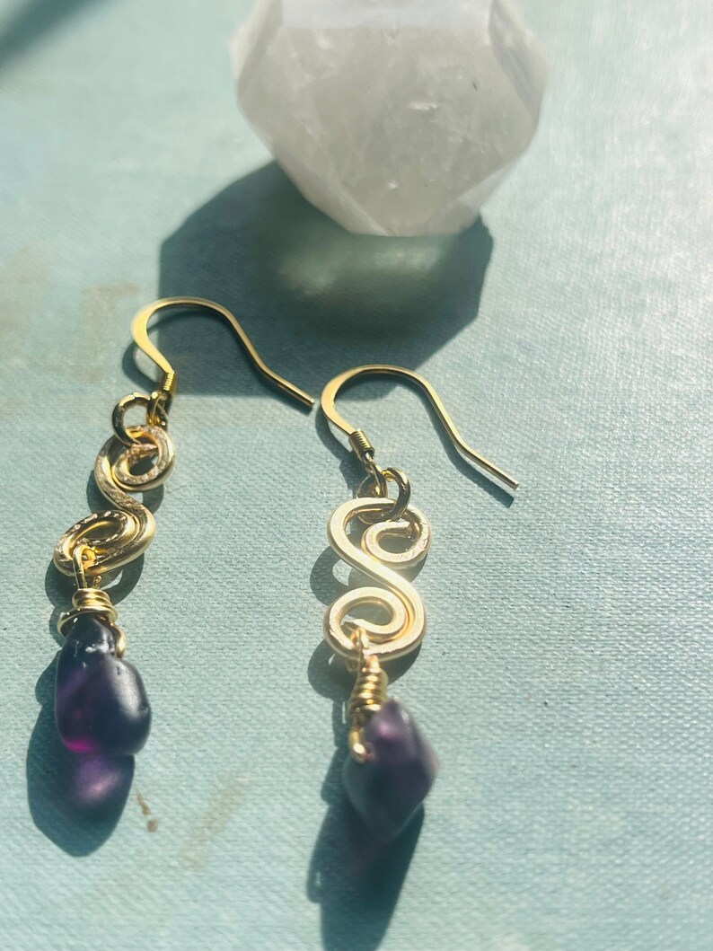 Hammered spiral gold earrings with purple fluorite image 1