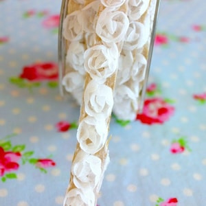 Adhesive Woven Rosettes Trim - White - 5/8 inch - 1 Yard