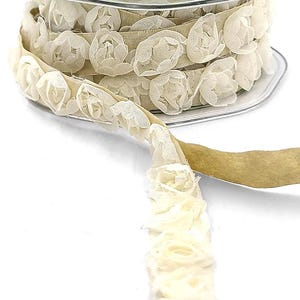 Adhesive Woven Rosettes Trim - Ivory - 5/8 inch - 1 Yard