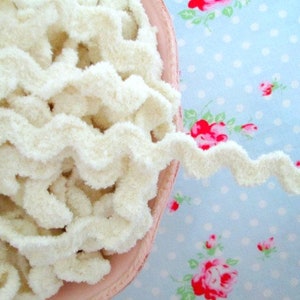 Chenille Ric Rac Trim - Cream Cheese Frosting - 5/8 inch - 1 Yard