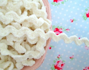 Chenille Ric Rac Trim - Cream Cheese Frosting - 5/8 inch - 1 Yard