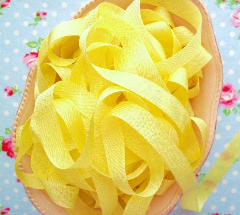 Vintage Style Seam Binding Ribbon Lemon Meringue Yellow 1/2 inch 1 Yard image 1