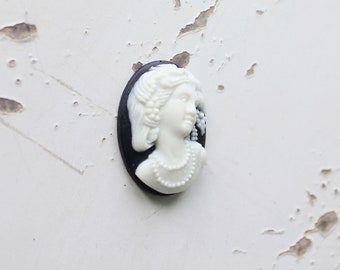 Black and White Resin Cameo 25x18mm