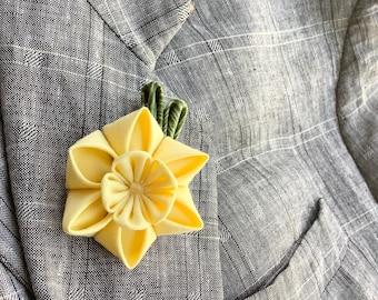 Daffodil Lapel Pins, Mens Narcissus Flower Boutonniere, Yellow Jonquil Kanzashi Brooch, Custom Buttonhole