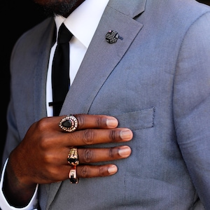 Lapel Pins Mens Lapel Pin Button Lapel Pin Custom Black White Silk Round Boutonniere Boyfriend Gift For Men Groomsman Suit Pin