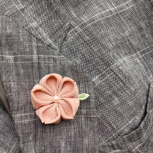 桜のラペルピン メンズラペルフラワー ブラッシュピンク ブートニア ウェディング 花婿の付添人 男性 女性へのギフト シルク かんざし ブローチ カスタム