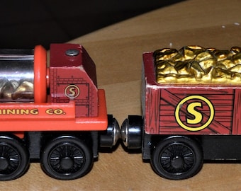 Thomas the Tank train engine Vintage Sodor Gold Mining Cars wooden wood round magnet magnetic 2003 by GULLANE Mattel