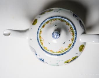 Wood And Sons Holly Cottage TeaPot