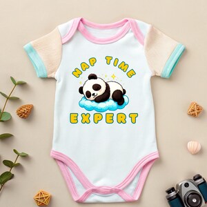 Nap Time Expert Panda Clipart | Schattige babyslaapkunst | Wolkillustratie | Digitaal png-bestand | Kinderkamerdecoratie | Ontwerp babykleding