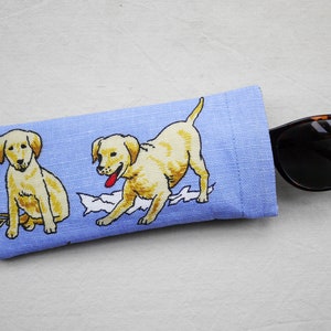 Golden retriever puppy dog glasses case, upcycled fabric spectacle pouch imagem 1