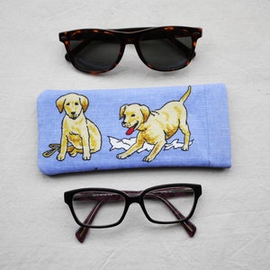 Golden retriever puppy dog glasses case, upcycled fabric spectacle pouch imagem 2