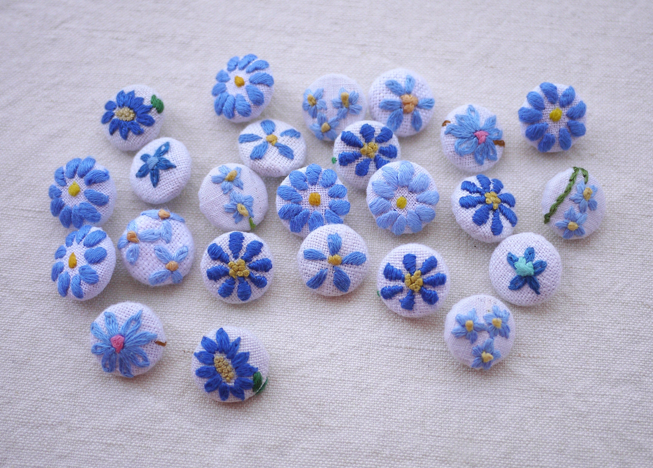 15mm Hand embroidered flower button vintage embroidery 6/8 Etsy