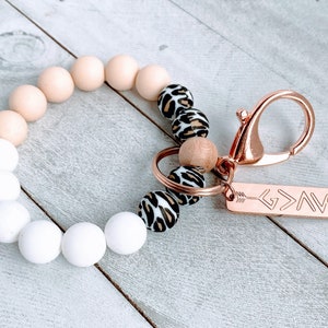 Leopard silicone bracelet, Bracelet Keychain, Beaded Keychain bracelet, Wristlet Keychain, Chunky Bead keychain bracelet, Stretch bracelet
