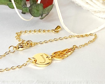Armband met engelenvleugelinitiaal, gepersonaliseerde herdenkingssieraden