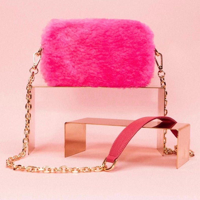 Handgefertigte Schafwolltasche, Designer-Stil Tasche, Echtleder Tasche, Crossbody-Tasche mit Messingkette, Schaffelltasche, Luxushandtasche Hot Pink Wool