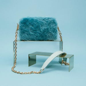 Handgefertigte Schafwolltasche, Designer-Stil Tasche, Echtleder Tasche, Crossbody-Tasche mit Messingkette, Schaffelltasche, Luxushandtasche Lagoon Blue Wool