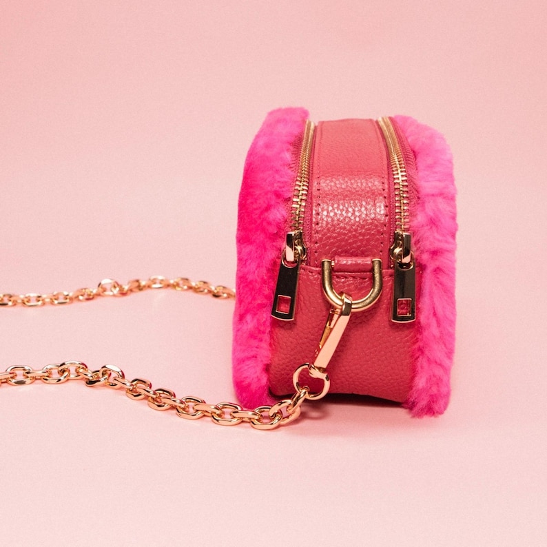 Handgefertigte Schafwolltasche, Designer-Stil Tasche, Echtleder Tasche, Crossbody-Tasche mit Messingkette, Schaffelltasche, Luxushandtasche Bild 9