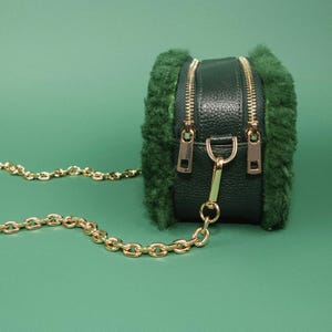 Handgefertigte Schafwolltasche, Designer-Stil Tasche, Echtleder Tasche, Crossbody-Tasche mit Messingkette, Schaffelltasche, Luxushandtasche Bild 4