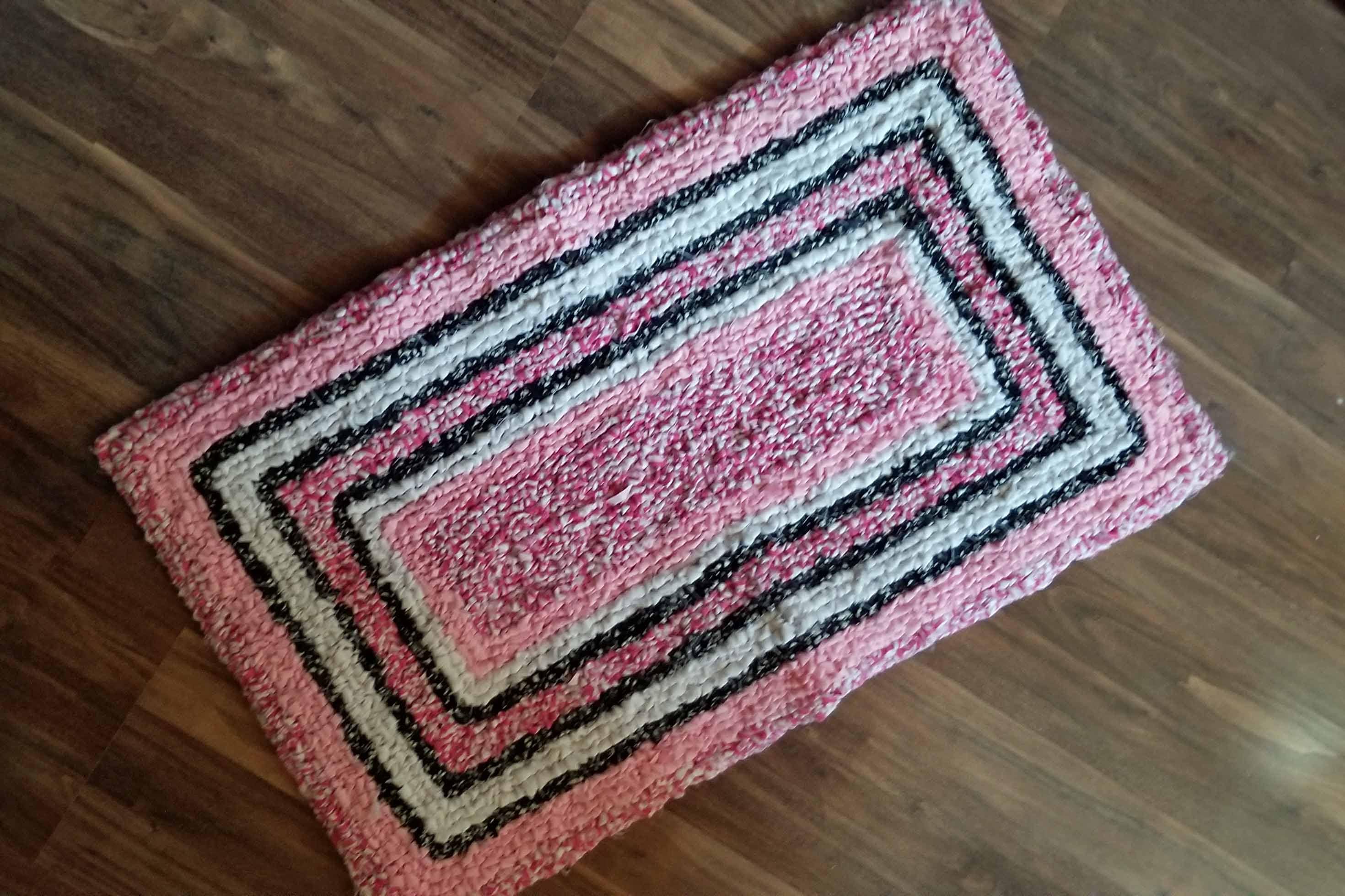 Pink Locker Hook Rug Girls Room Throw Rug Etsy 日本