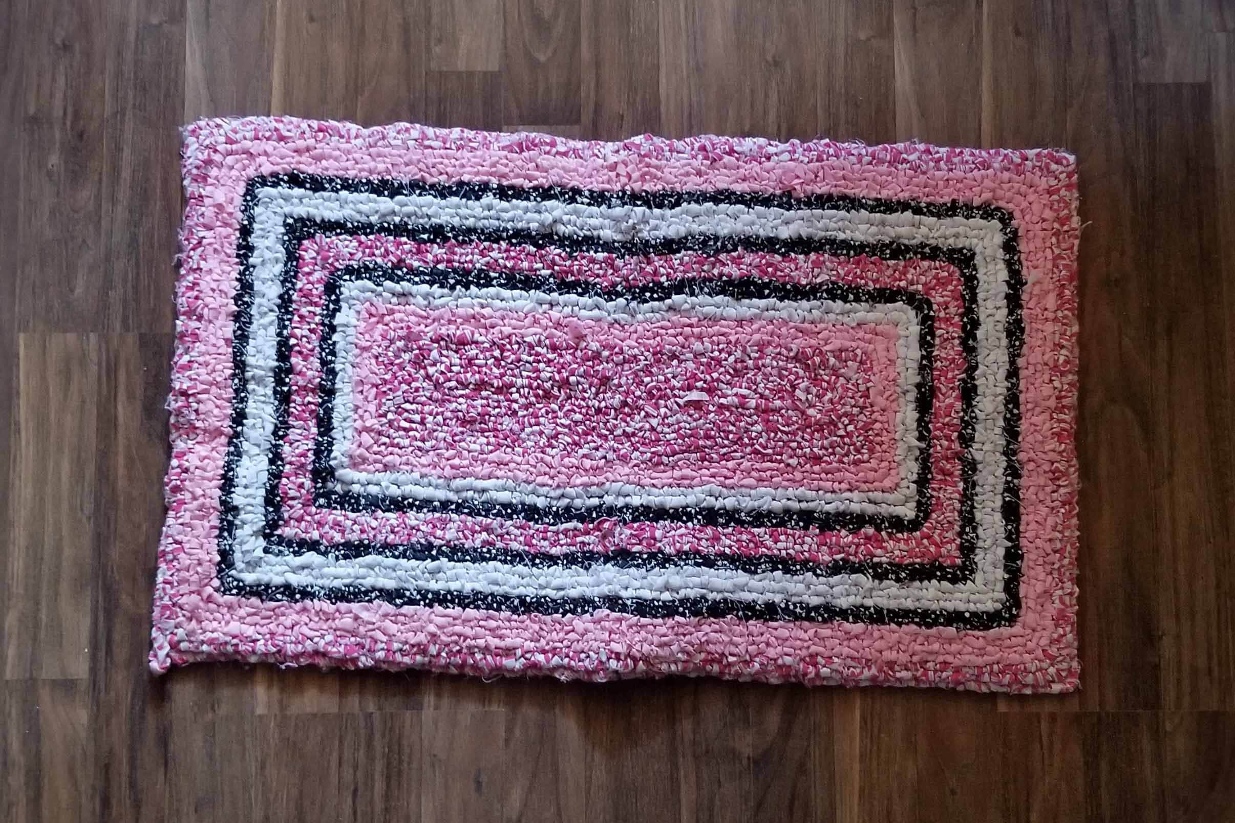 Pink Locker Hook Rug Girls Room Throw Rug Etsy 日本