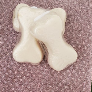 Dog Shampoo Bar, homemade dog shampoo made with essential oils and vegetable oils, Gentle on their skin. homemade soaps are the best
