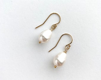 14kt Gold Filled WHITE Swarovski teardrop pearl Earrings, Pearl Bridesmaid Earrings, Bridesmaid gift, Pearl Jewelry, Pearl Gift