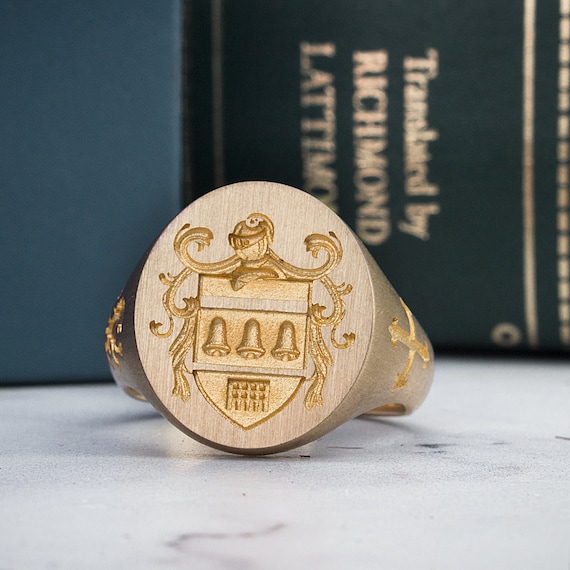 Gold family crest rings sale