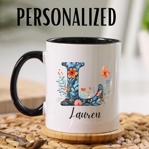 Taza de café personalizada con nombre floral y diseño de letras, taza de cerámica personalizable para calentar té, lindo regalo de cumpleaños personalizado para el día de la madre