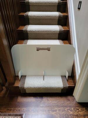 Barrière Pour Chien D'escalier - 70 Cm Large, 54 Cm Haut - 3 Pieds Pour Stabilité - Montage Sans Perçage - Fabriqué Au Royaume-Uni