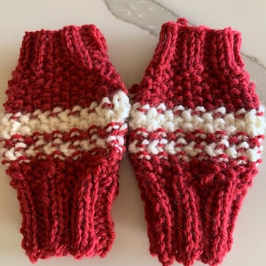 Handgestrickte fingerlose Handschuhe aus Merino und Alpakawolle, rot und weiss