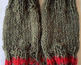 Bottle green fingerless gloves with red band