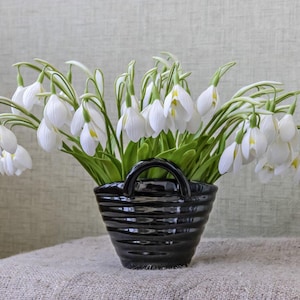 Handgjord realistisk snödroppe • Blomsterkonst i polymerlera • Romantisk present • Minimalistisk vårdekor • Överraskning till födelsedag eller mors dag