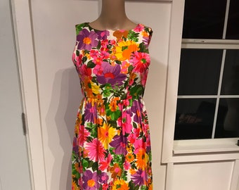 1960’s colorful maxi Hawaiian dress with daisies