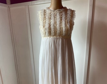1960’s boho sleeveless wedding dress