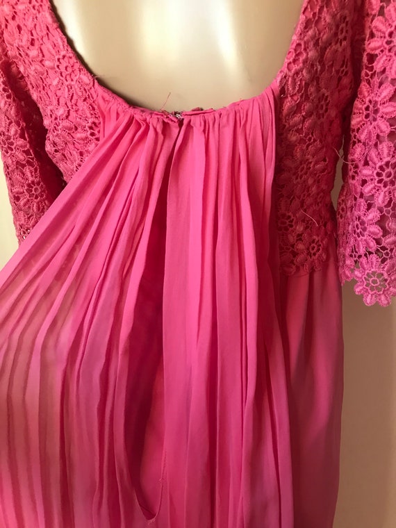 Dark pink maxi dress with train - image 3